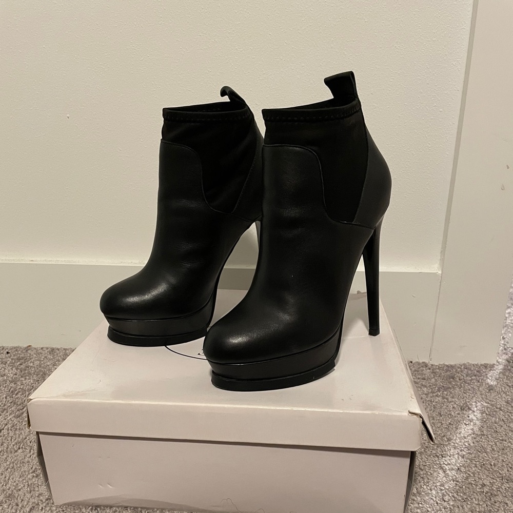 Steve Madden — Donnaa Size 7